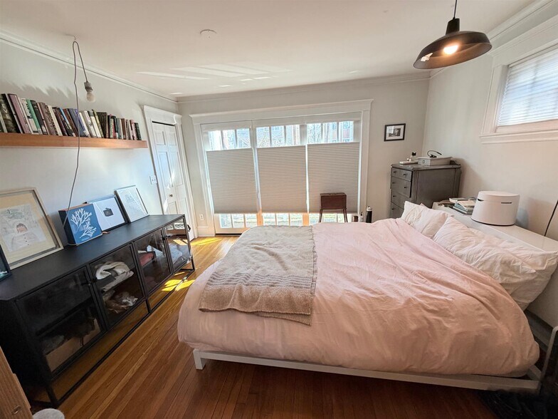 Building Photo - 140 Larch Rd