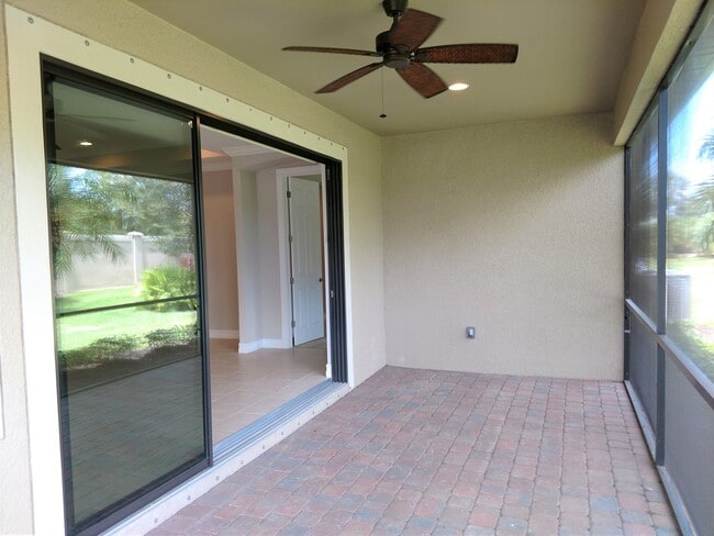 Building Photo - Unfurnished Annual Rental - Lovely 3 Bedroom Home in Calusa Park. Nicely upgraded and Pet Friendly