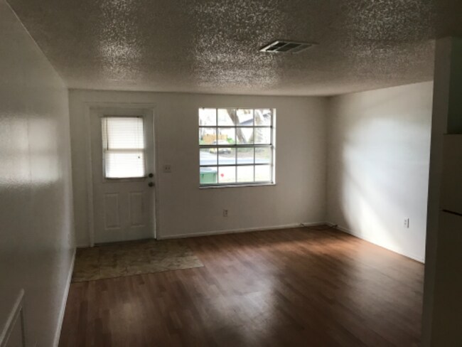 Primary Photo - 4846 5th St