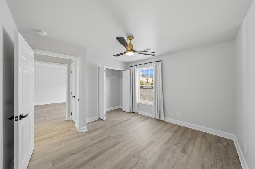 Building Photo - 1912 Laurel Ln