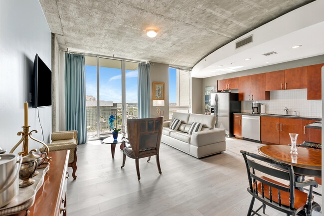 Building Photo - 300 S Australian Ave