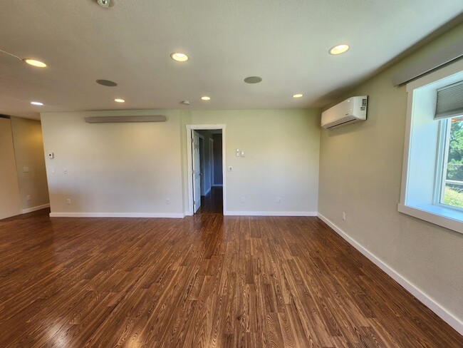 Building Photo - Beautiful Country Townhome!