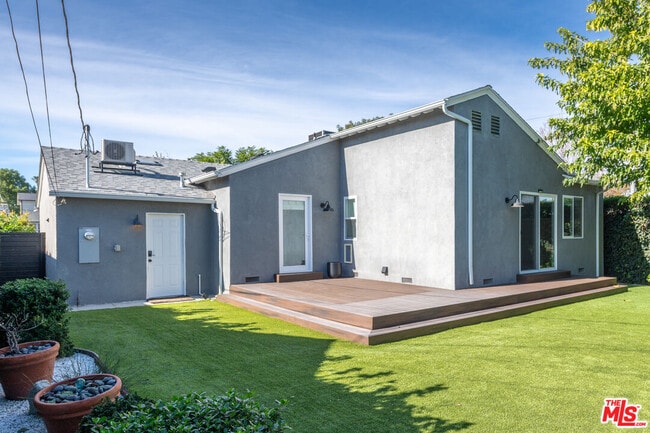 Building Photo - 5970 Balcom Ave