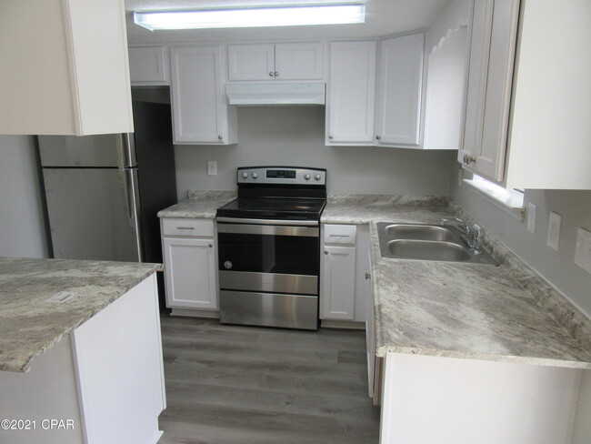 Building Photo - 2914 Sequoia Ave