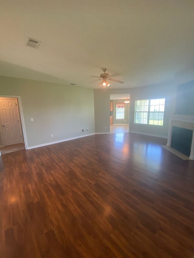 Building Photo - 601 Hidden Creek Cir