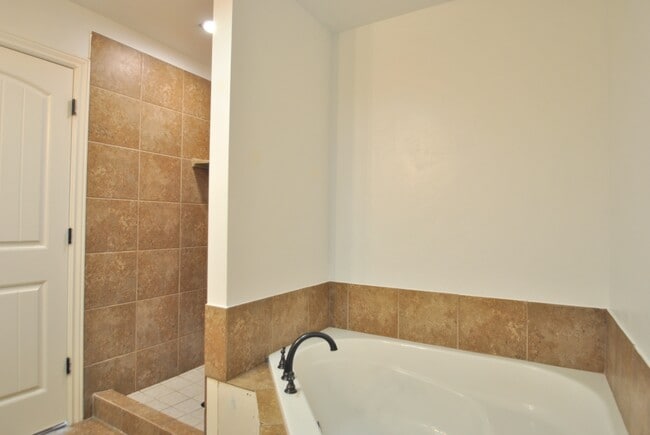 Building Photo - 696 N 240 E
