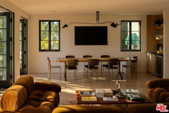 Building Photo - 1427 Kings Rd