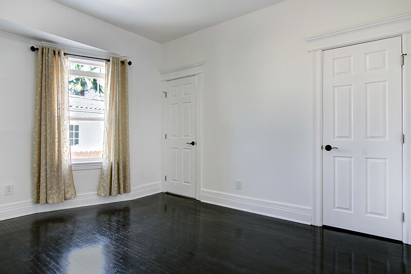 Building Photo - 1341 W 25th St