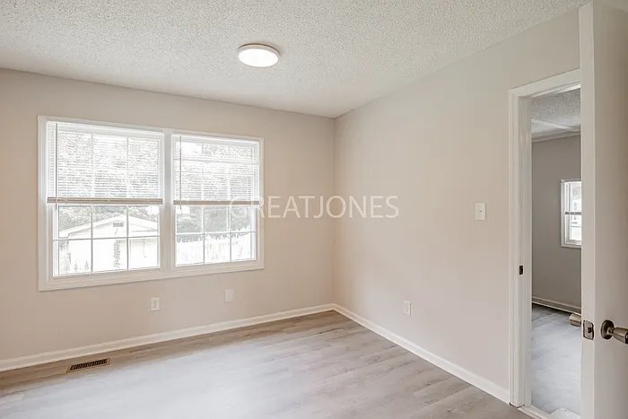 Building Photo - 300 Springwood Dr