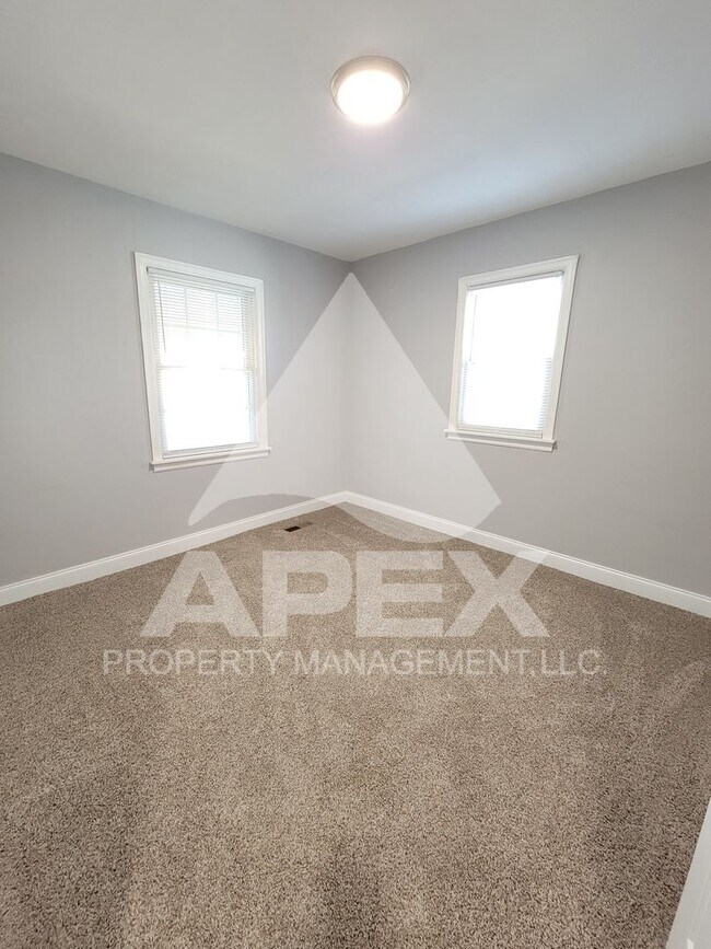 Building Photo - Craftsman Style 2 Bd 1.5- Ba Single Family Home with carport in North Knox!