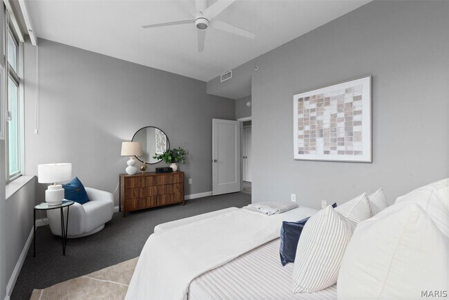 Building Photo - 4909 Laclede Ave