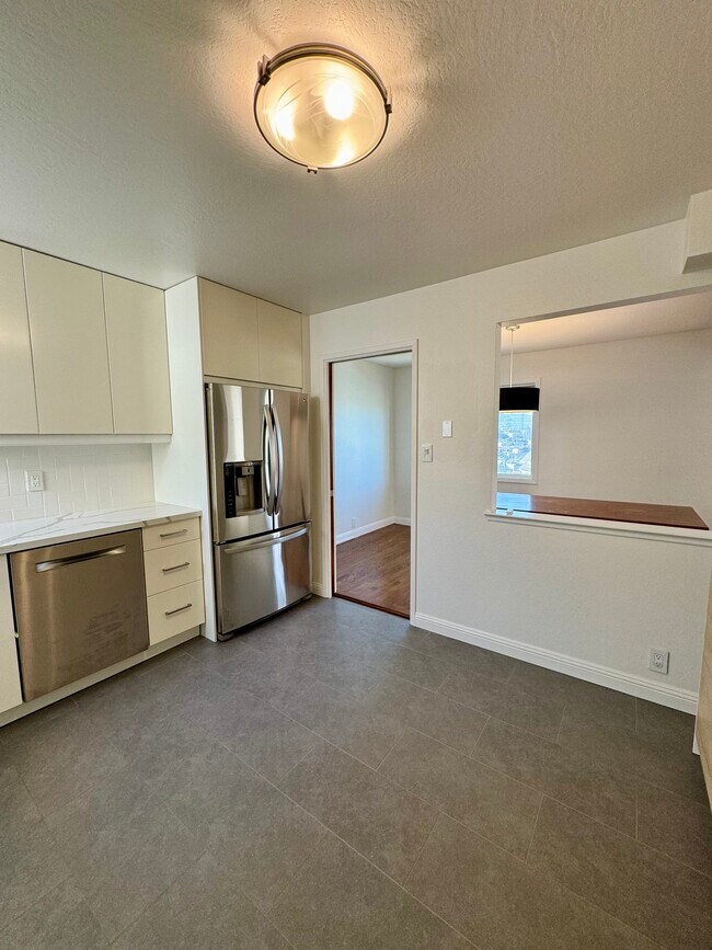 Building Photo - 137 Saint Marys Ave