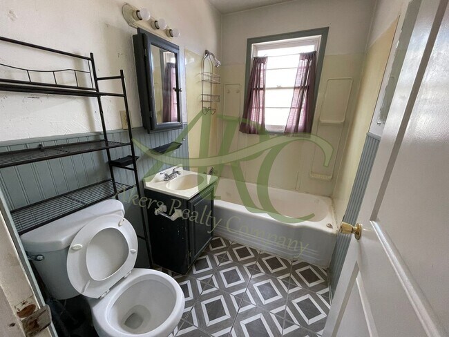 Building Photo - 416 S Prairie Ave