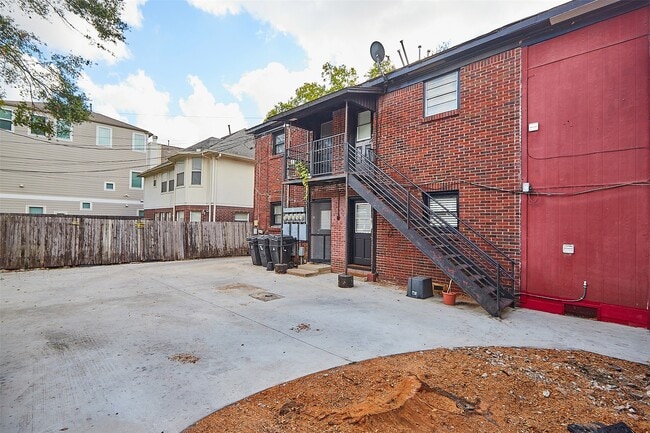 Building Photo - 1320 W Pierce St