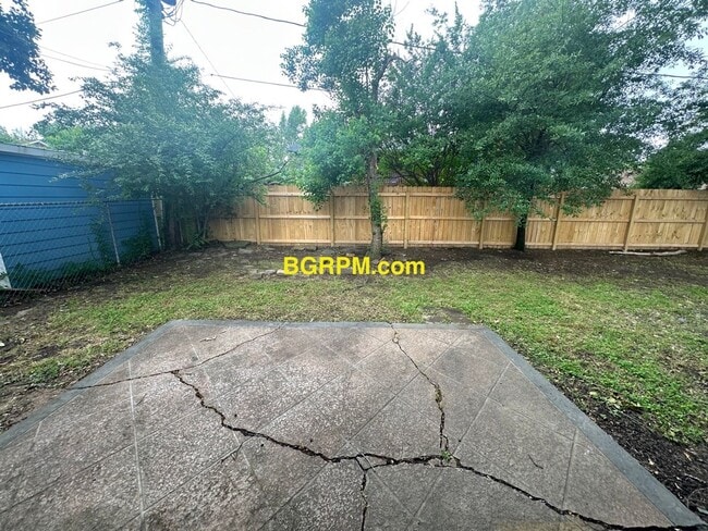 Building Photo - 3 BD, 2 BA, home in Sherwood