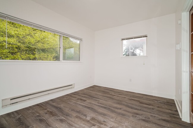 Building Photo - Modern Comfort Meets Classic Charm in This...