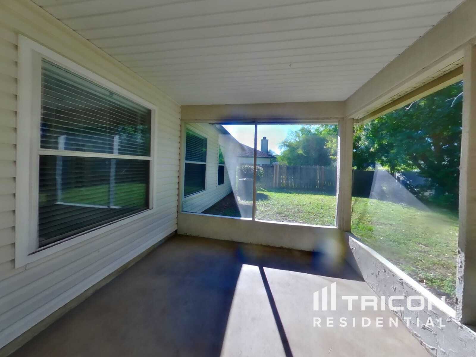 Building Photo - 2492 Bentwater Dr W
