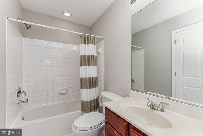 Building Photo - 4273 Upper Park Dr