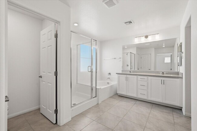 Building Photo - 10920 Oregano Ave