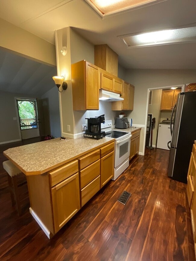 Building Photo - Charming 2 bedroom 2 bath house in Nisqual...
