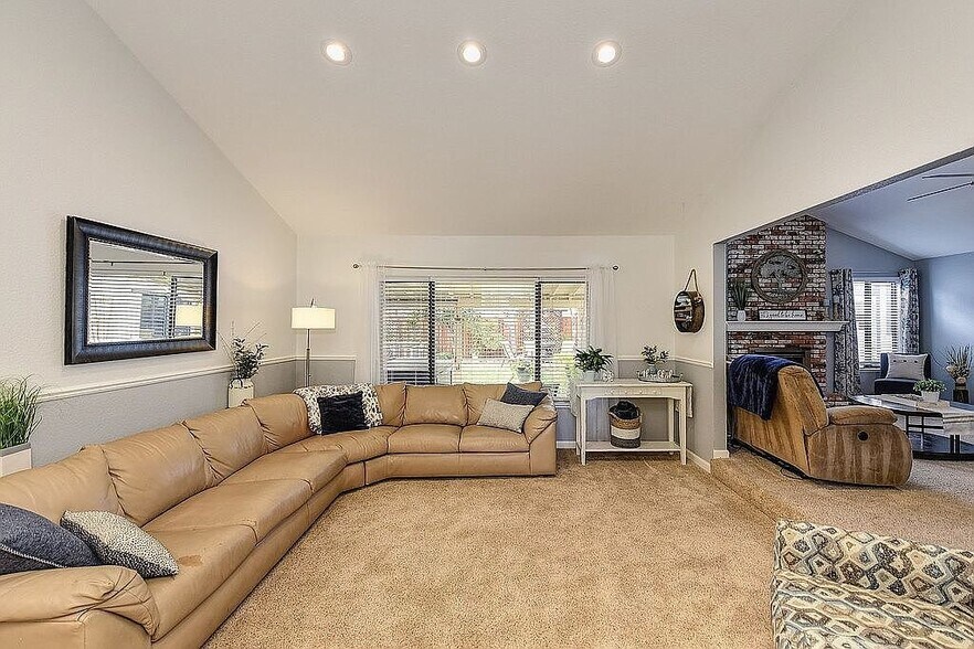 Building Photo - 2331 Robles Dr