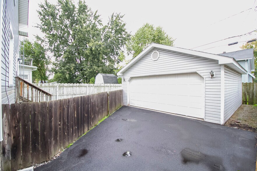 Building Photo - 4122 Fairview Dr