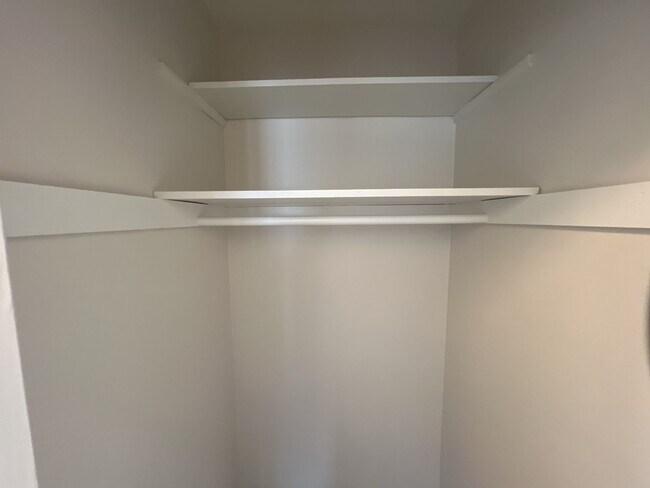 Building Photo - 354