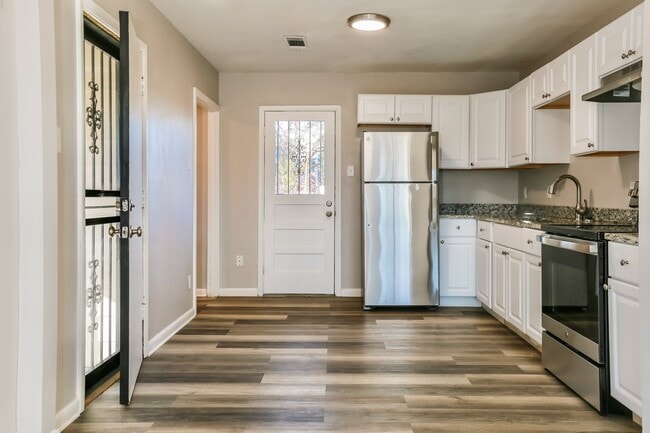 Building Photo - 30 Eaton Dr