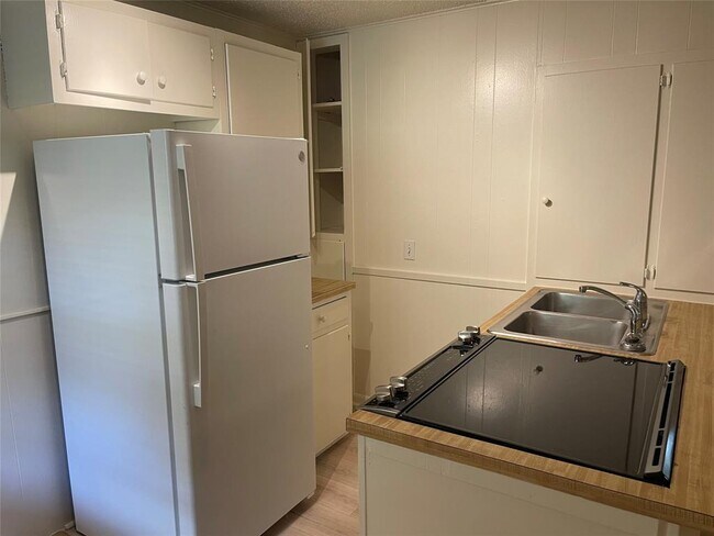 Building Photo - 2711 Hemphill Park