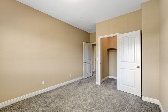 Building Photo - 1074 Fish Pond Ave