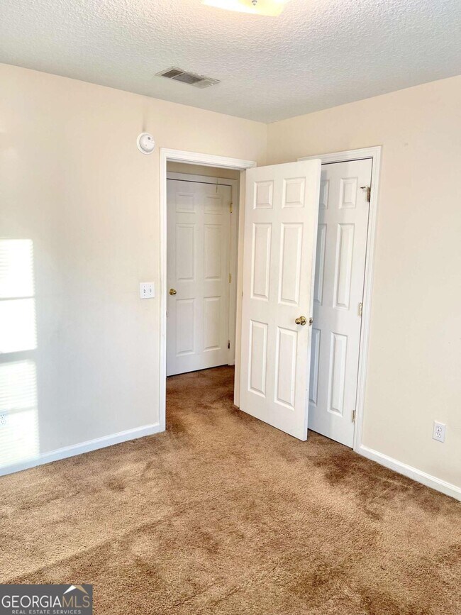 Building Photo - 409 Lawnwood Ct