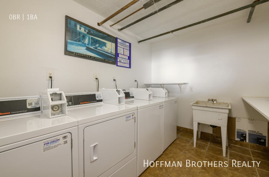 Building Photo - 6871 Franklin Ave