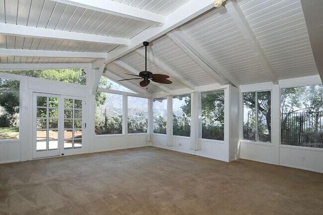 Building Photo - 279 Starlight Crest Dr