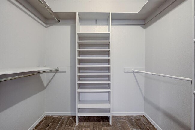 Building Photo - 2301 Tredington Way