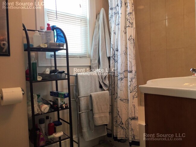 Building Photo - 15 Sargent Ave