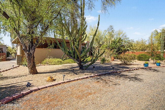 Building Photo - 6510 E Dixileta Dr