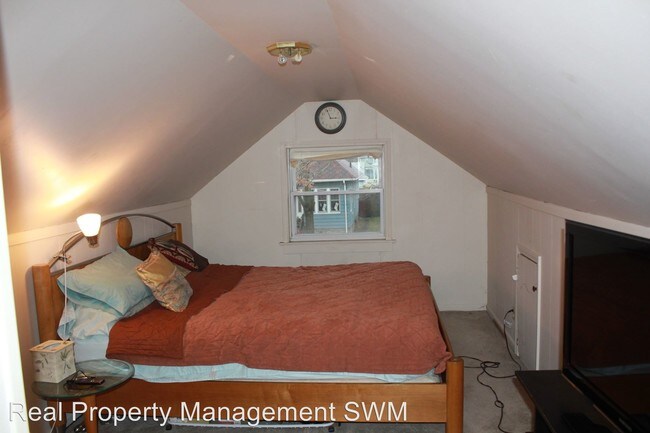 Building Photo - 3 br, 1 bath House - 1103 Market St