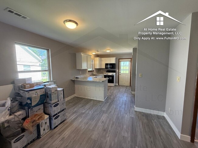 Building Photo - 2703 Mayflower Dr