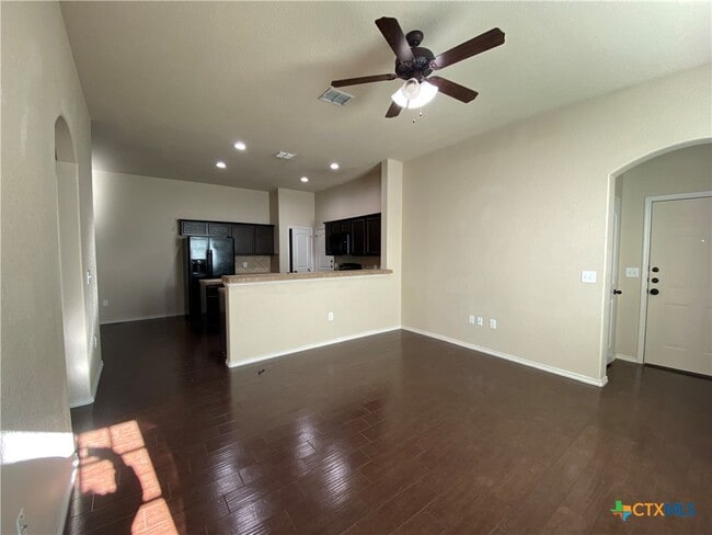 Building Photo - 688 Creekside Cir