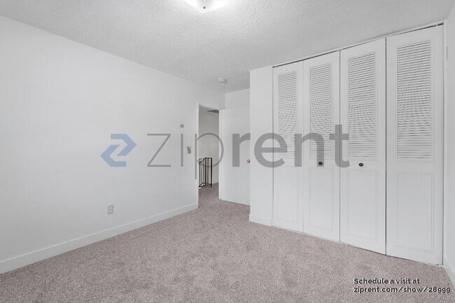 Building Photo - 5006 Greenberry Dr