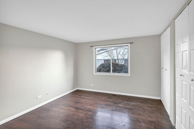 Building Photo - 1321 Yarmouth Ct