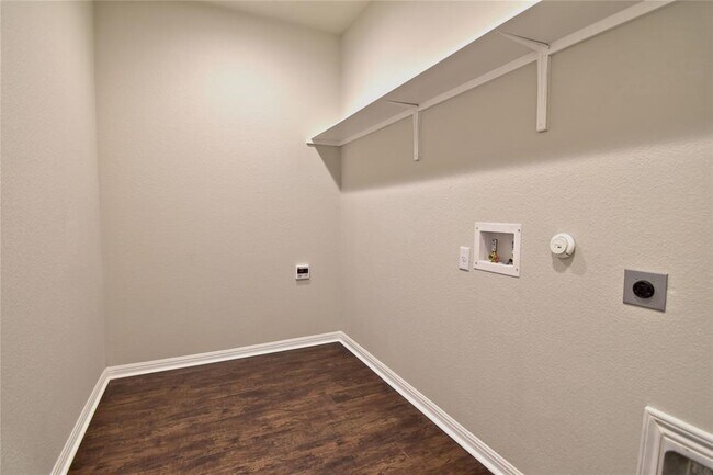 Building Photo - 317 Clearlake Dr