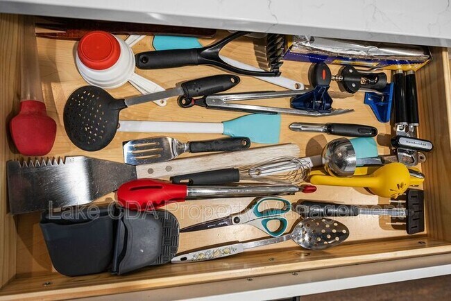 Building Photo - 3870 N Honeysuckle Dr