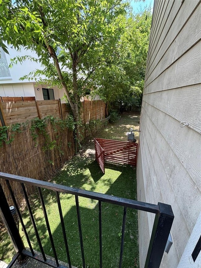 Building Photo - 1703 Deloney St