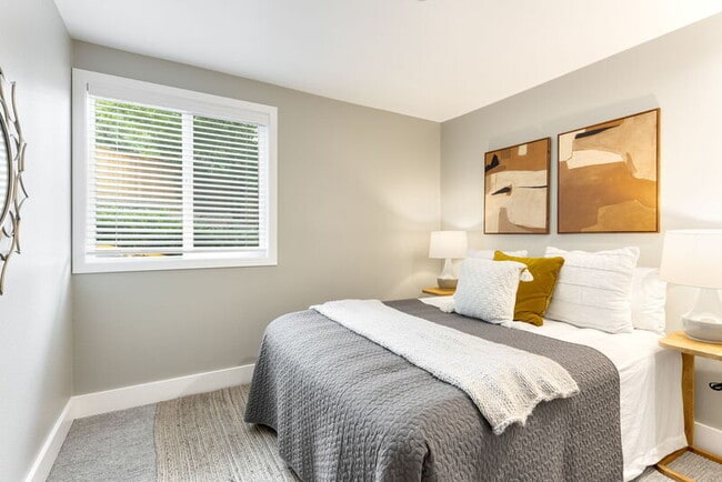 Building Photo - 8980 Redmond - Woodinville Rd NE