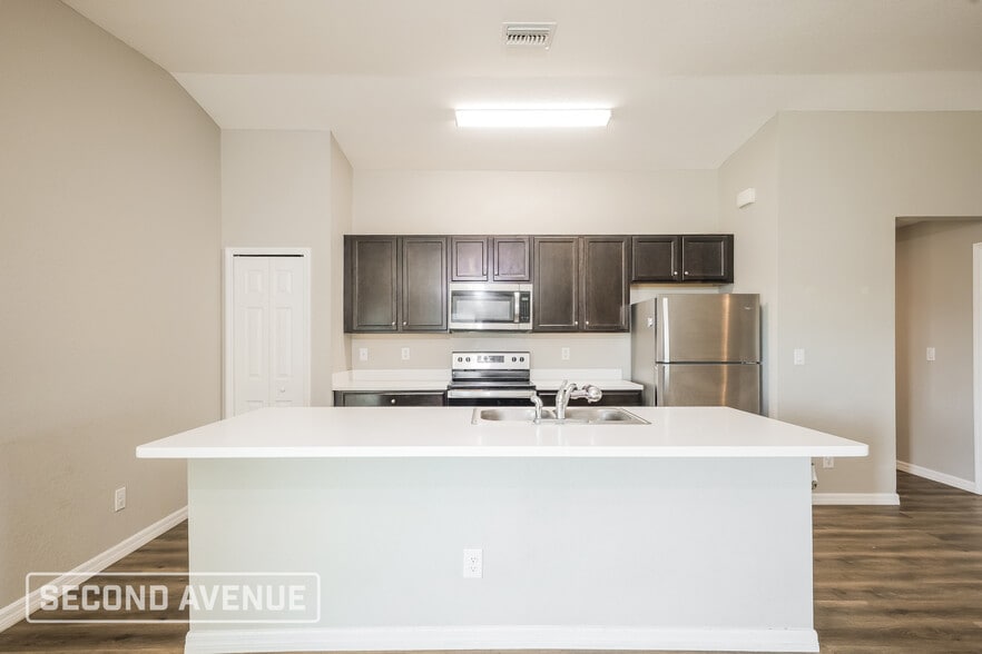 Building Photo - 930 NE 16th Terrace