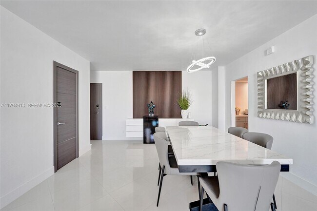 Building Photo - 4001 S Ocean Dr