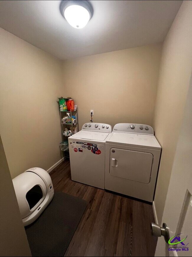 Building Photo - 225 Addison Ln