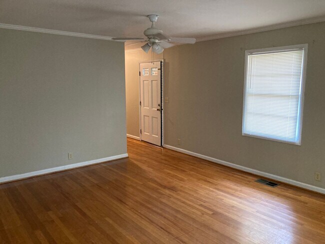 Building Photo - 403 E Samford Ave