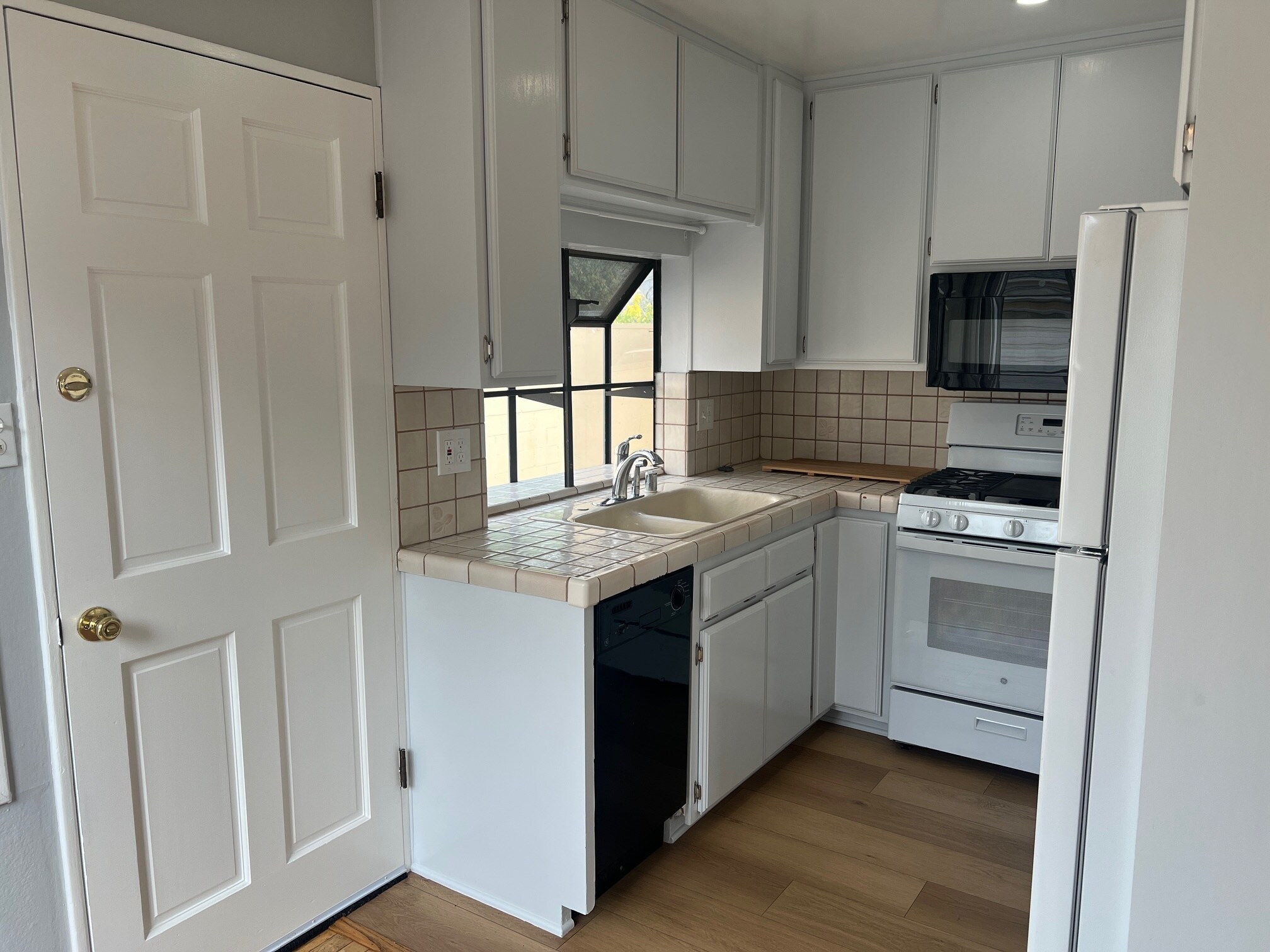 Building Photo - 3841 Westwood Blvd